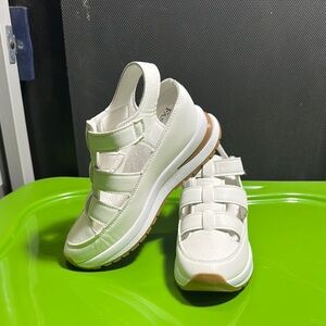 White Sneakers Minimalist Athletic Design